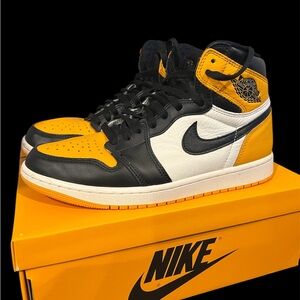 Nike High-Top Sneakers Black and Yellow